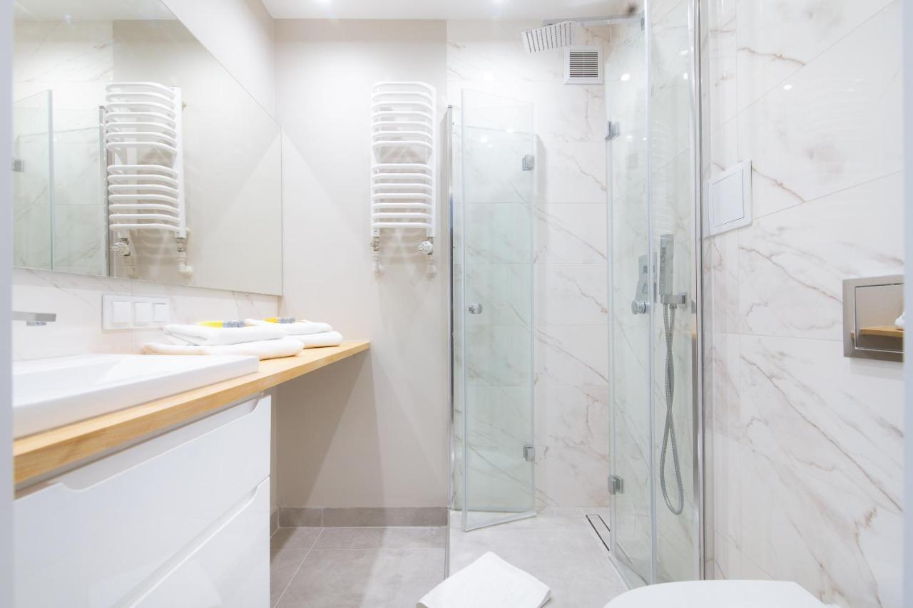 Beautiful 2 Rooms Flat With Balcony وارسو المظهر الخارجي الصورة